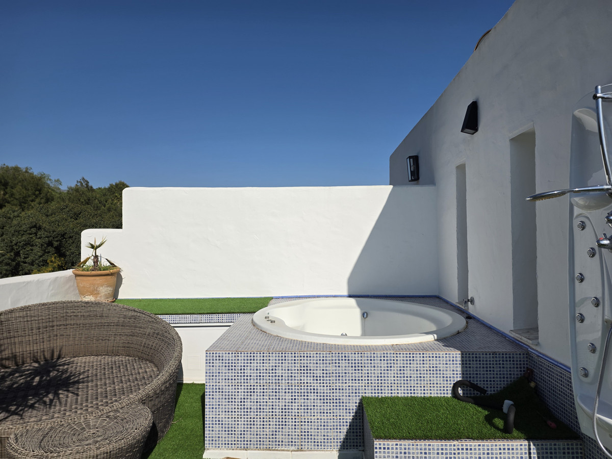 4 Bed Townhouse for sale in Nagüeles Costa Del Sol, Málaga, Spain
