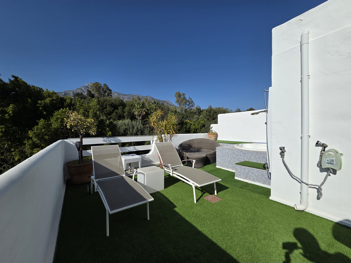 4 Bed Townhouse for sale in Nagüeles Costa Del Sol, Málaga, Spain