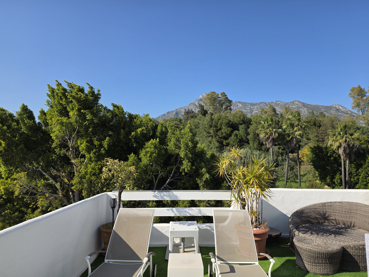 4 Bed Townhouse for sale in Nagüeles Costa Del Sol, Málaga, Spain