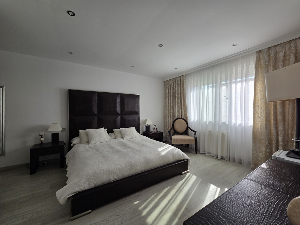 4 Bed Townhouse for sale in Nagüeles Costa Del Sol, Málaga, Spain
