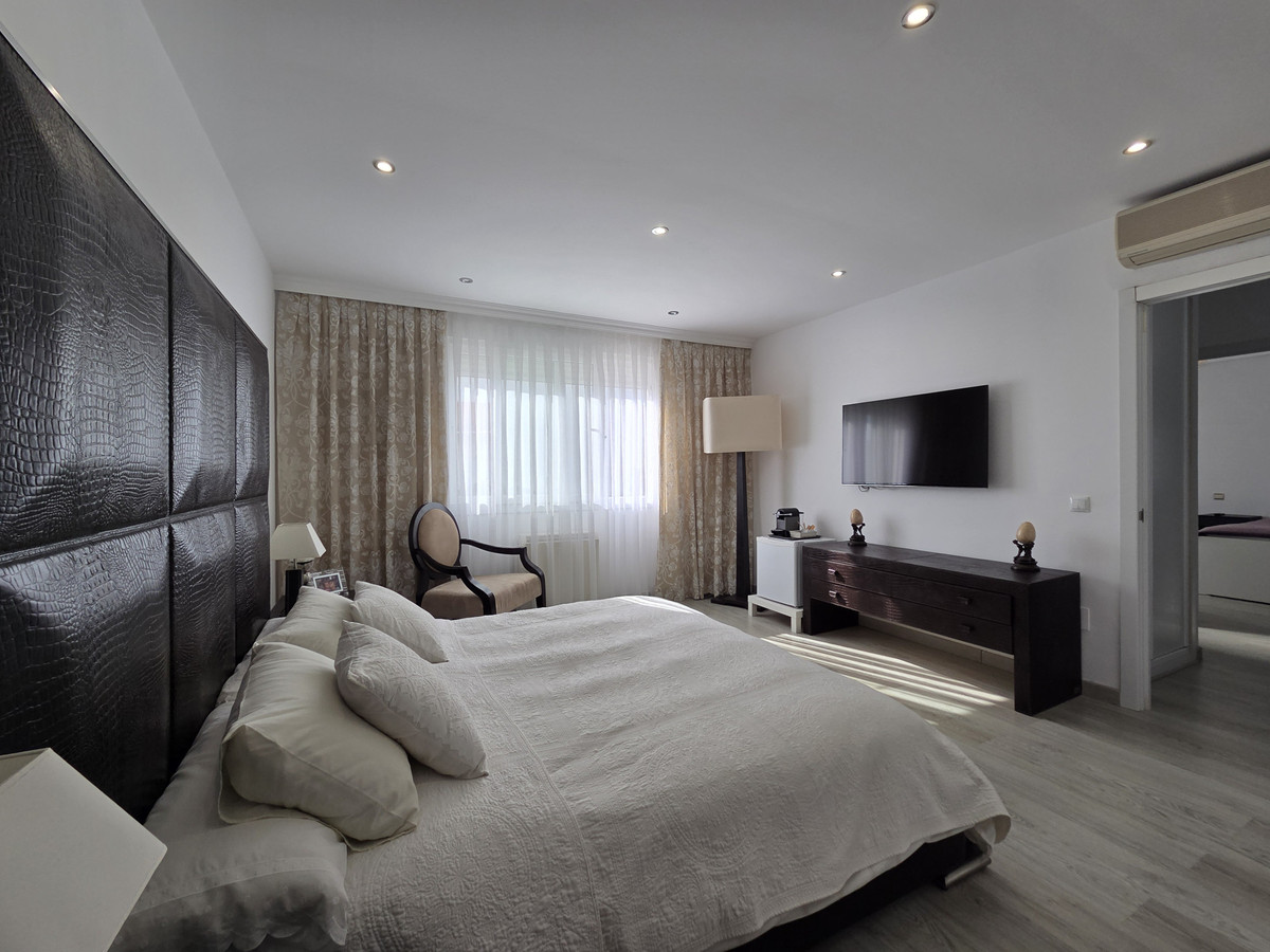 4 Bed Townhouse for sale in Nagüeles Costa Del Sol, Málaga, Spain