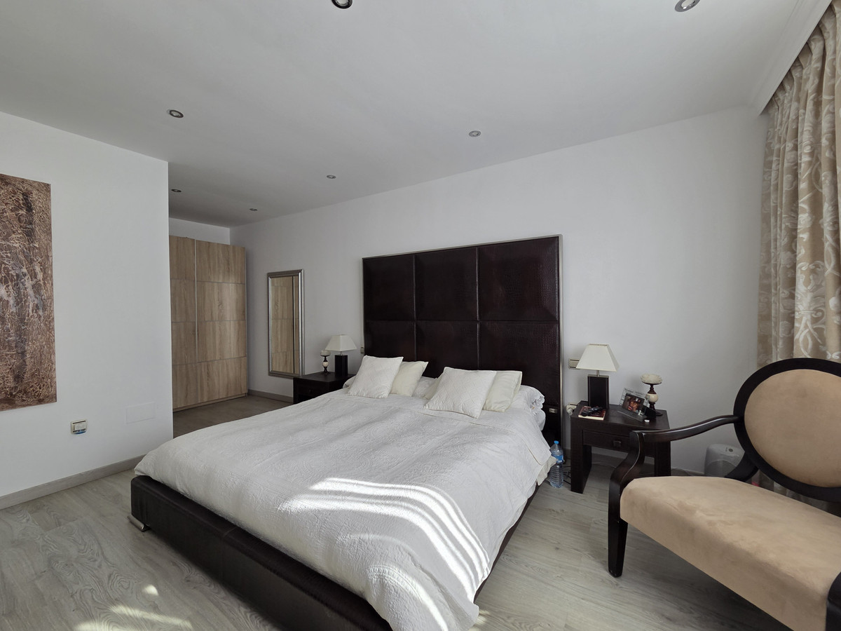 4 Bed Townhouse for sale in Nagüeles Costa Del Sol, Málaga, Spain