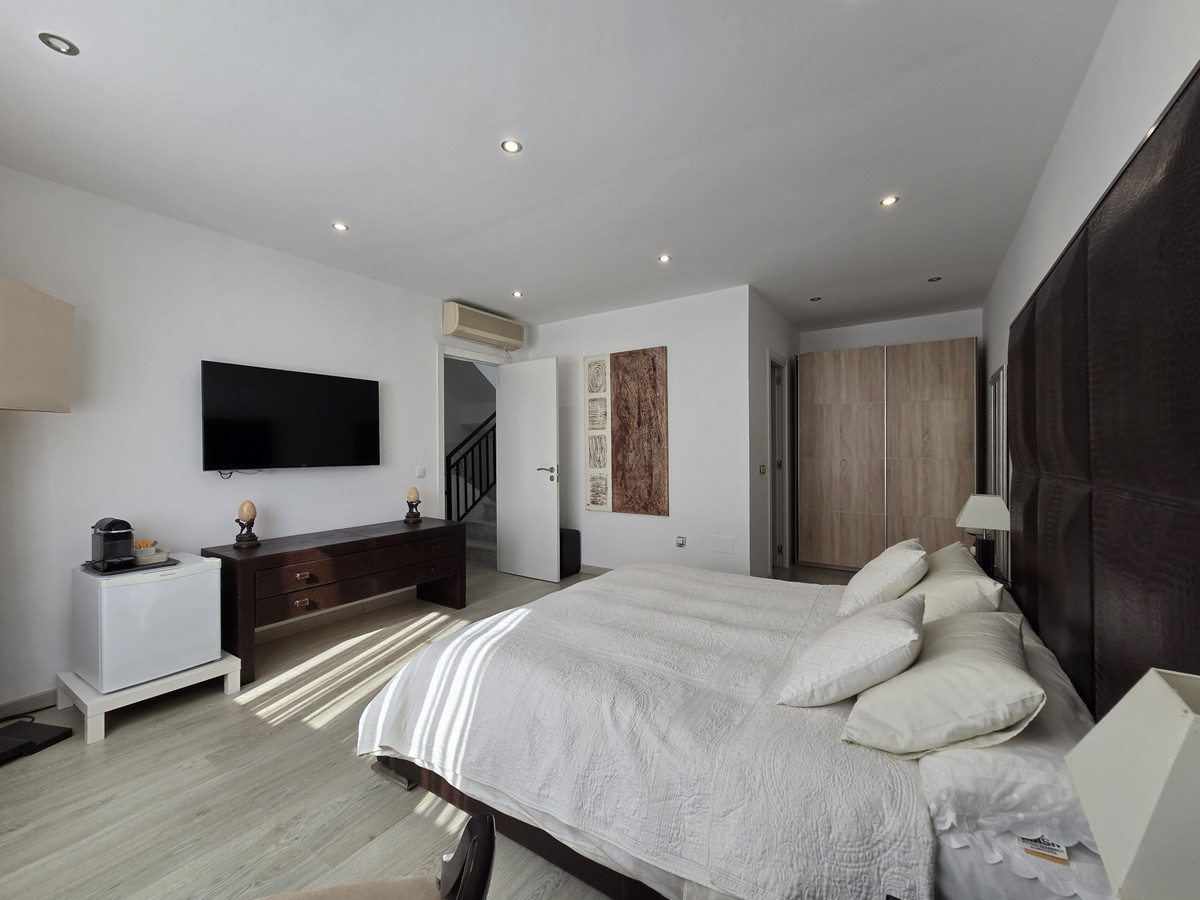 4 Bed Townhouse for sale in Nagüeles Costa Del Sol, Málaga, Spain