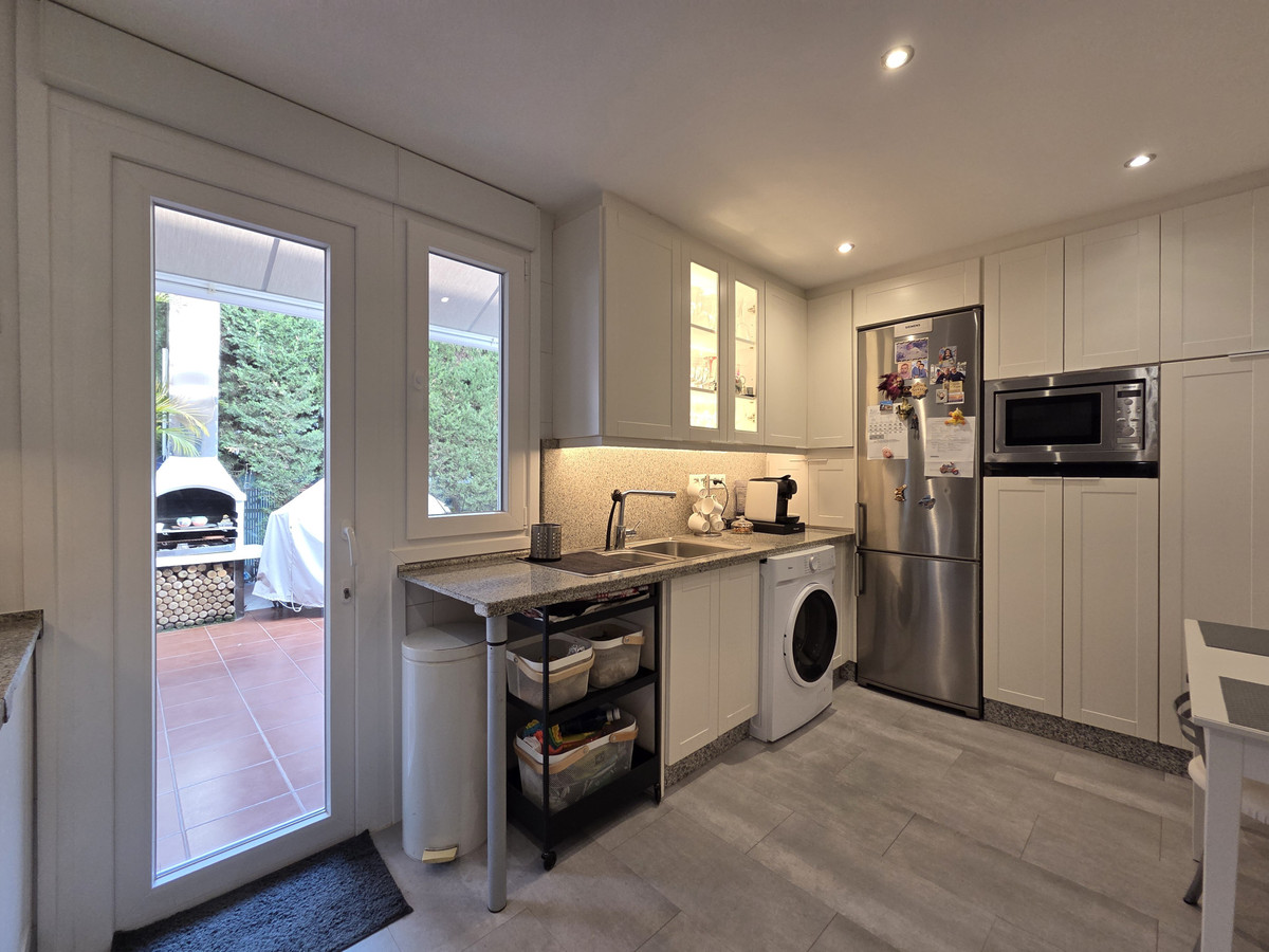 4 Bed Townhouse for sale in Nagüeles Costa Del Sol, Málaga, Spain