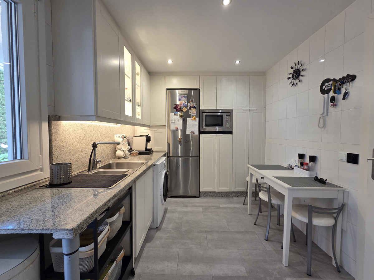 4 Bed Townhouse for sale in Nagüeles Costa Del Sol, Málaga, Spain