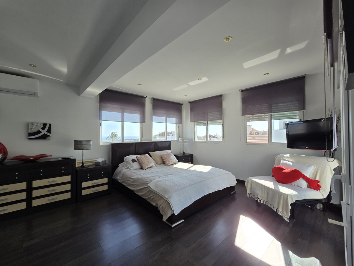 4 Bed Townhouse for sale in Nagüeles Costa Del Sol, Málaga, Spain