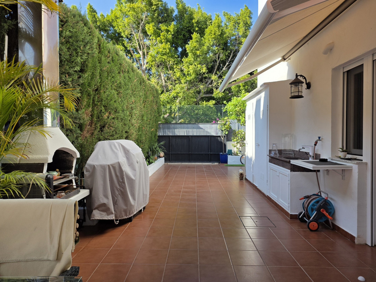 4 Bed Townhouse for sale in Nagüeles Costa Del Sol, Málaga, Spain