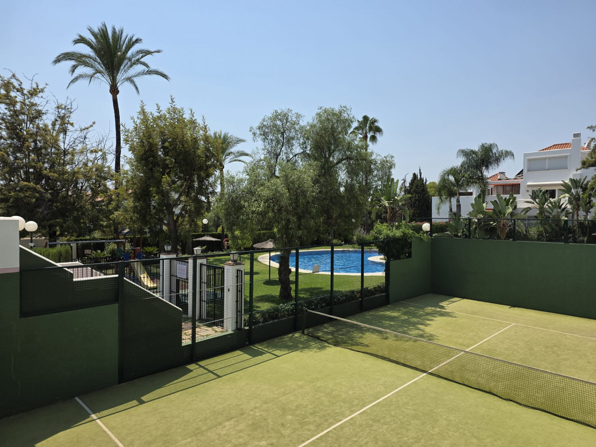 4 Bed Townhouse for sale in Nagüeles Costa Del Sol, Málaga, Spain