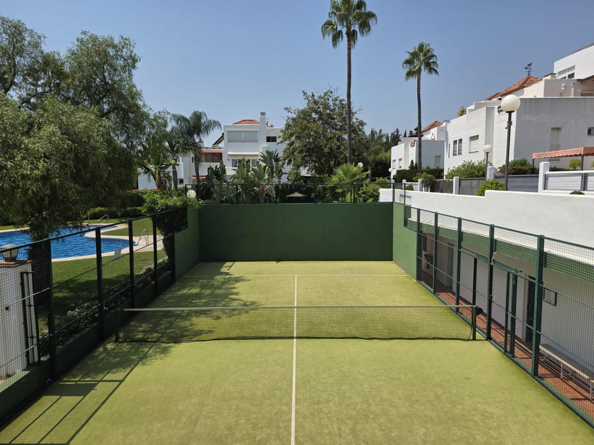 4 Bed Townhouse for sale in Nagüeles Costa Del Sol, Málaga, Spain
