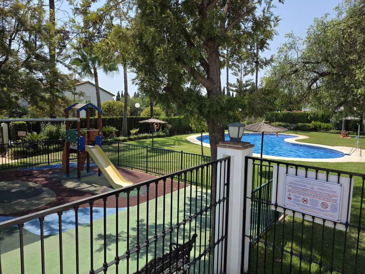 4 Bed Townhouse for sale in Nagüeles Costa Del Sol, Málaga, Spain