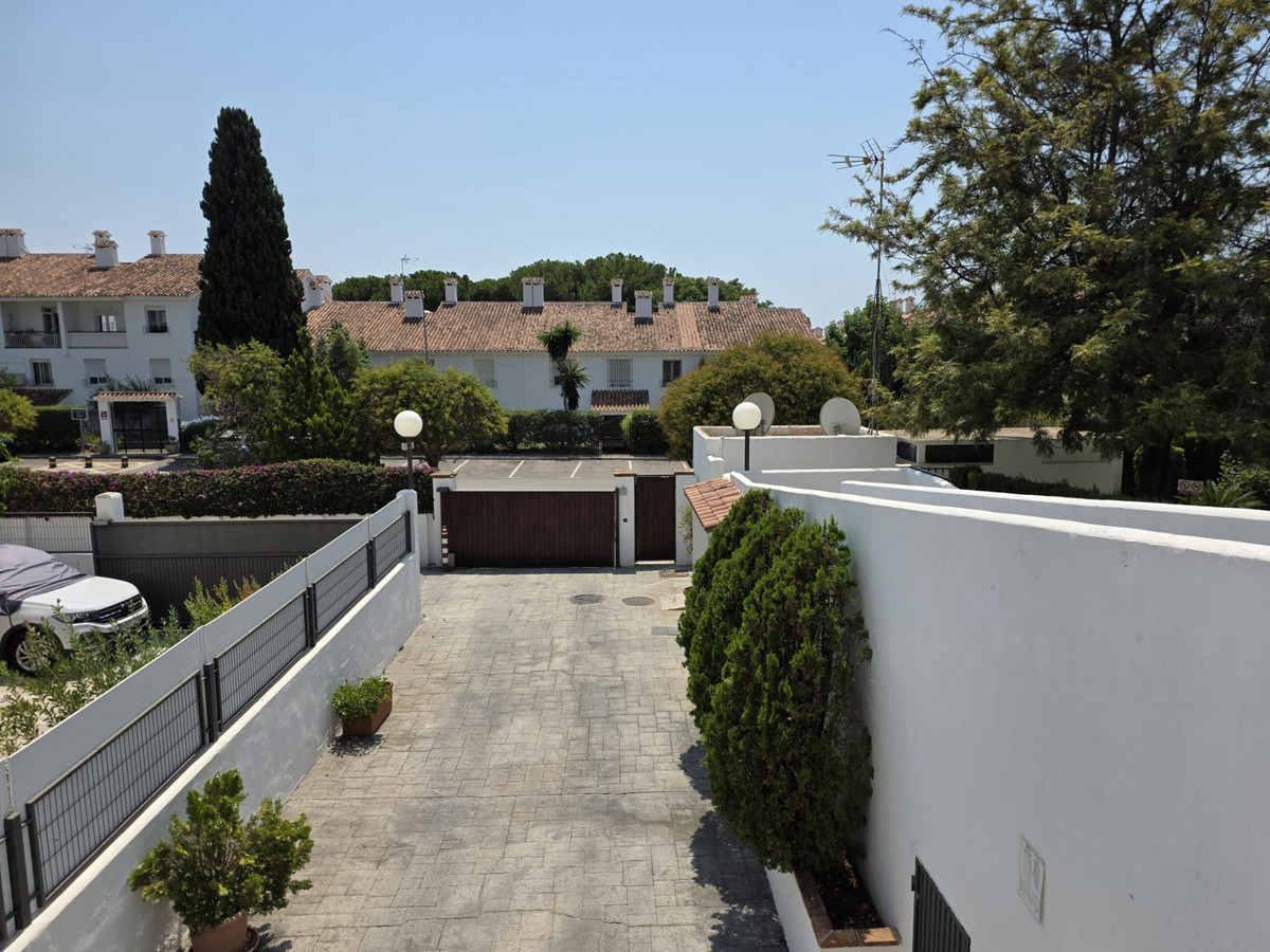 4 Bed Townhouse for sale in Nagüeles Costa Del Sol, Málaga, Spain