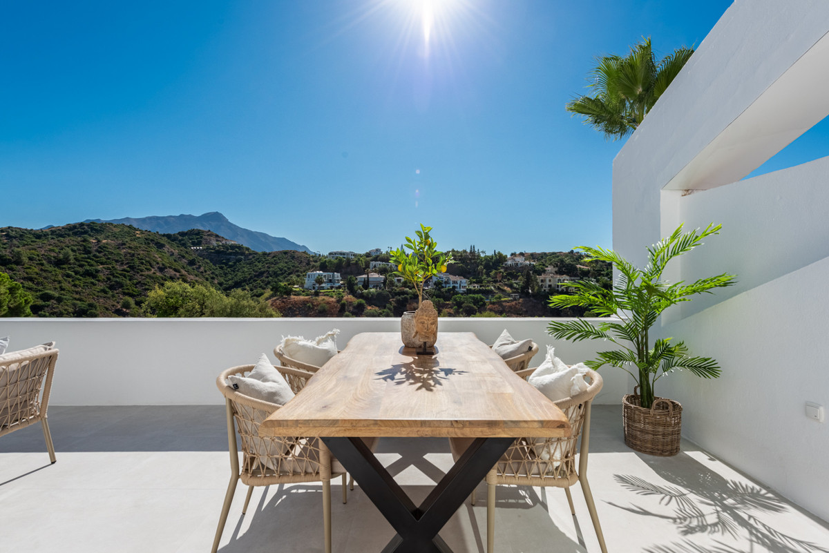 3 Bed Apartment for sale in Marbella Costa Del Sol, Málaga, Spain
