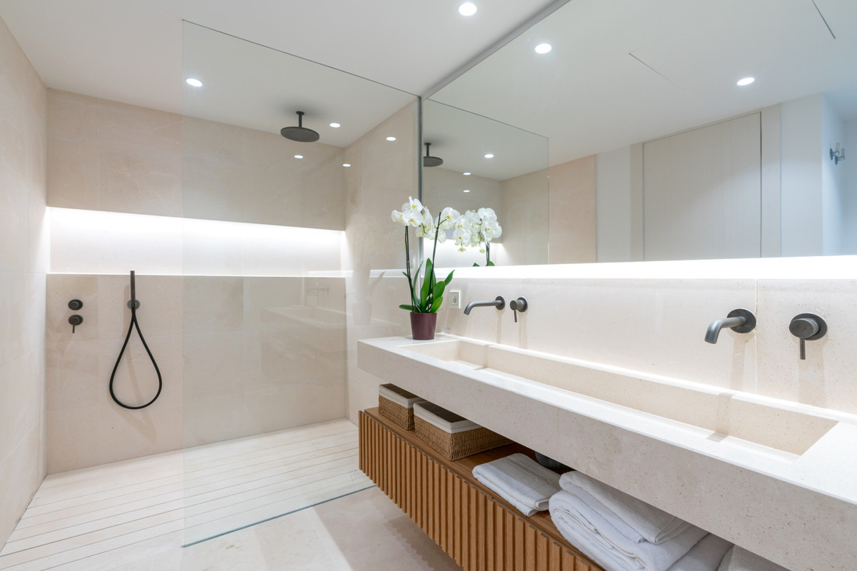 5 Bed Townhouse for sale in The Golden Mile Costa Del Sol, Málaga, Spain