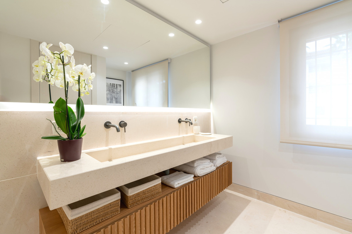 5 Bed Townhouse for sale in The Golden Mile Costa Del Sol, Málaga, Spain