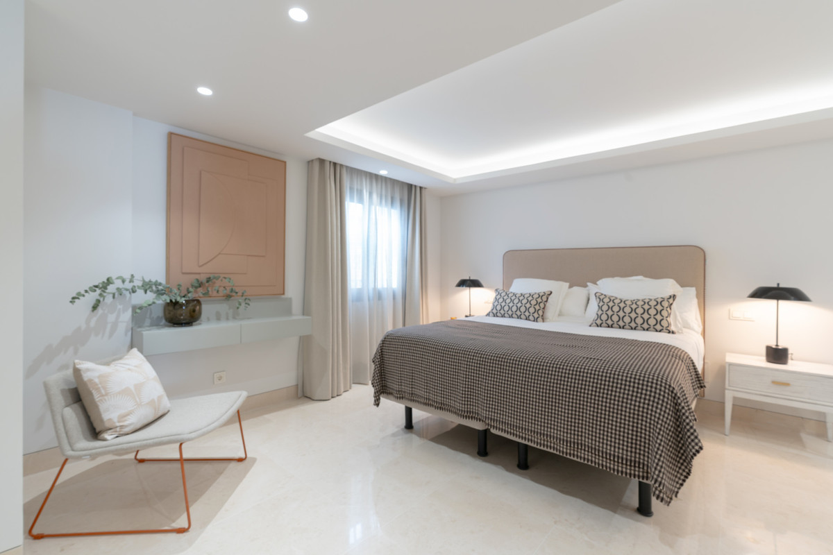 5 Bed Townhouse for sale in The Golden Mile Costa Del Sol, Málaga, Spain