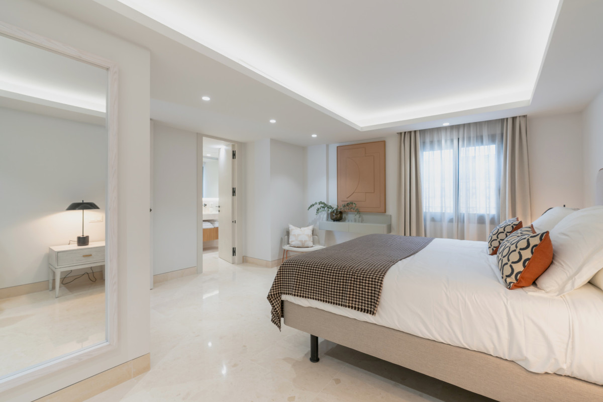 5 Bed Townhouse for sale in The Golden Mile Costa Del Sol, Málaga, Spain