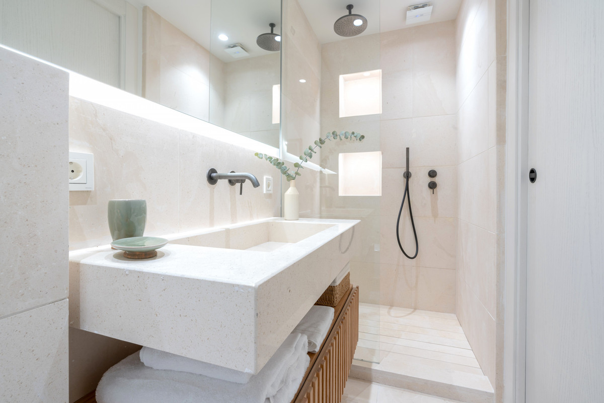 5 Bed Townhouse for sale in The Golden Mile Costa Del Sol, Málaga, Spain