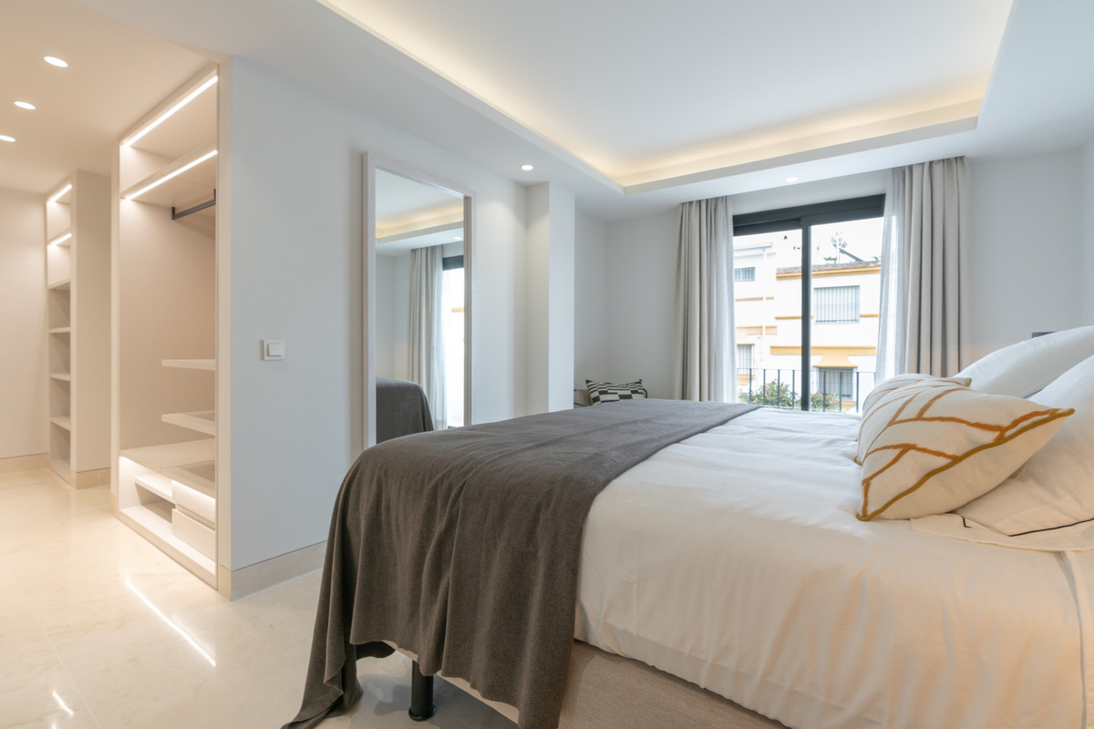 5 Bed Townhouse for sale in The Golden Mile Costa Del Sol, Málaga, Spain