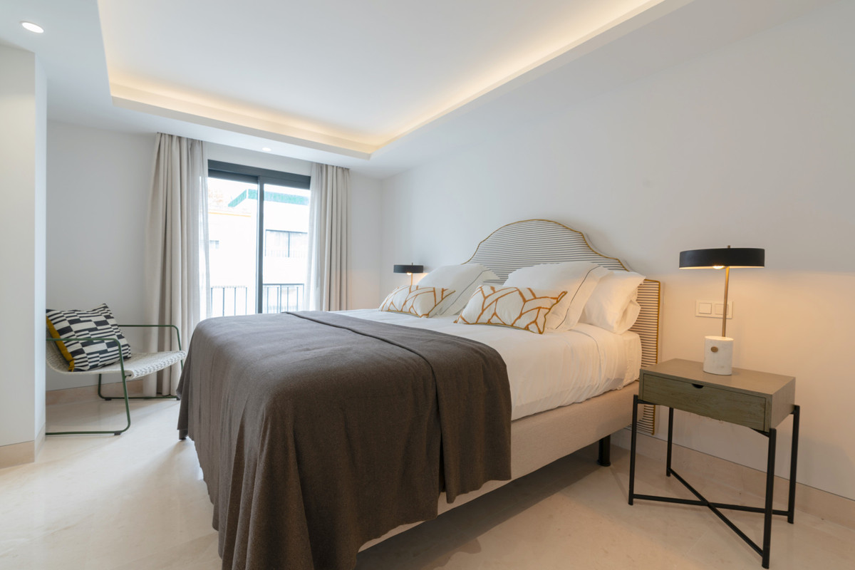 5 Bed Townhouse for sale in The Golden Mile Costa Del Sol, Málaga, Spain