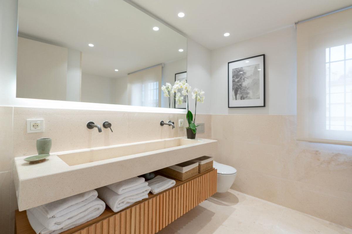 5 Bed Townhouse for sale in The Golden Mile Costa Del Sol, Málaga, Spain