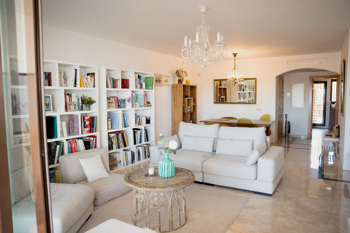 2 Bed Apartment for sale in Casares Costa Del Sol, Málaga, Spain