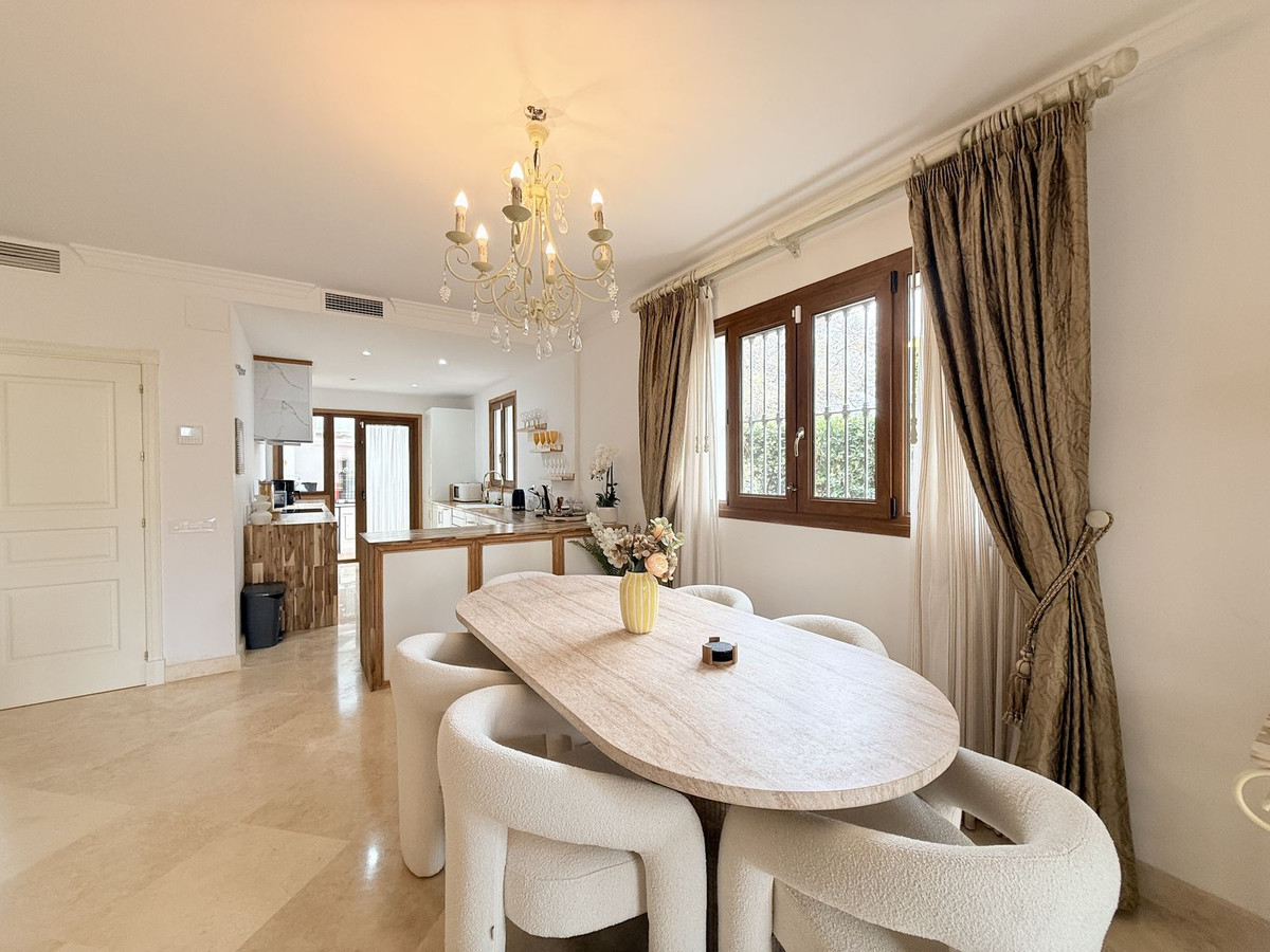 4 Bed Townhouse for sale in El Paraiso Costa Del Sol, Málaga, Spain