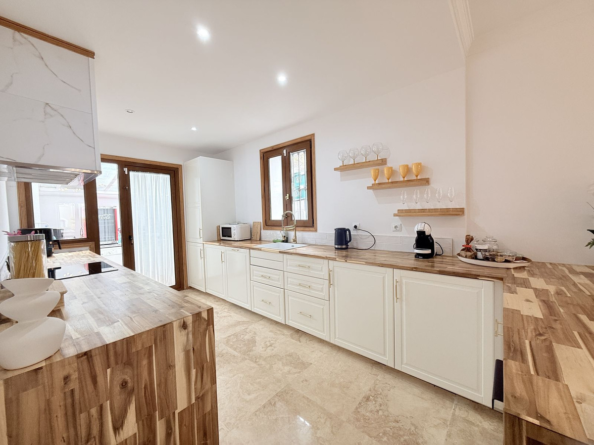 4 Bed Townhouse for sale in El Paraiso Costa Del Sol, Málaga, Spain