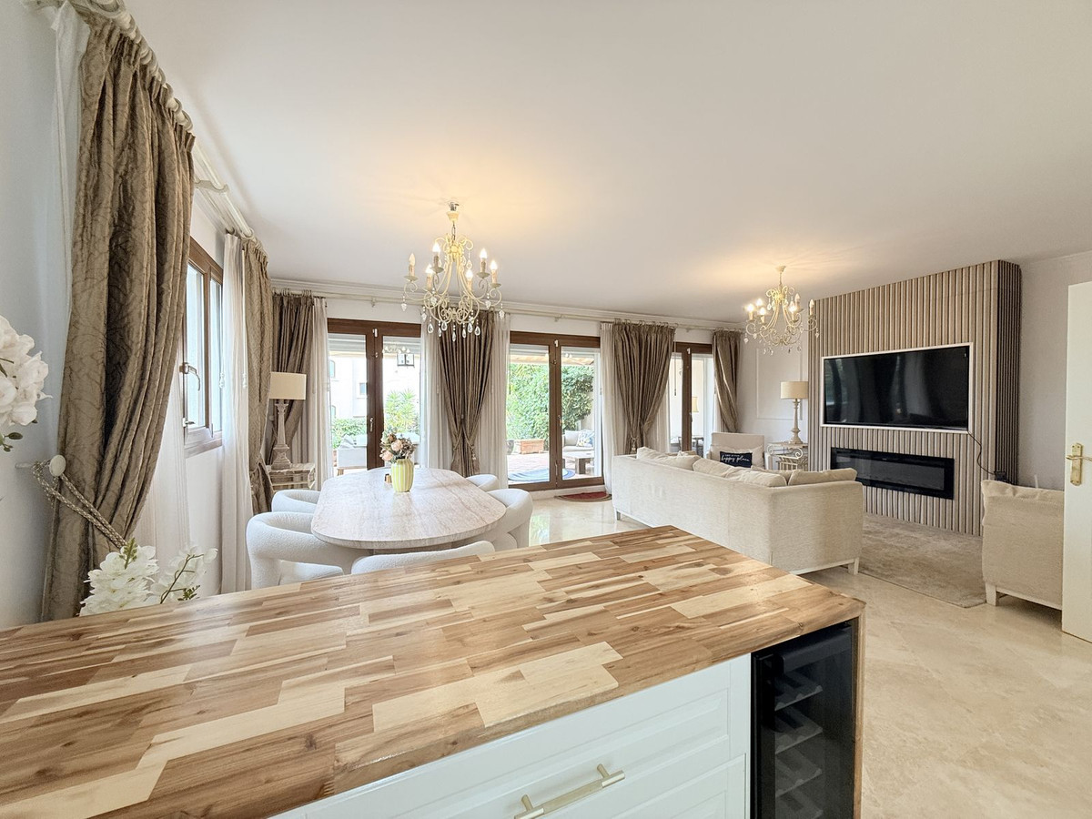 4 Bed Townhouse for sale in El Paraiso Costa Del Sol, Málaga, Spain