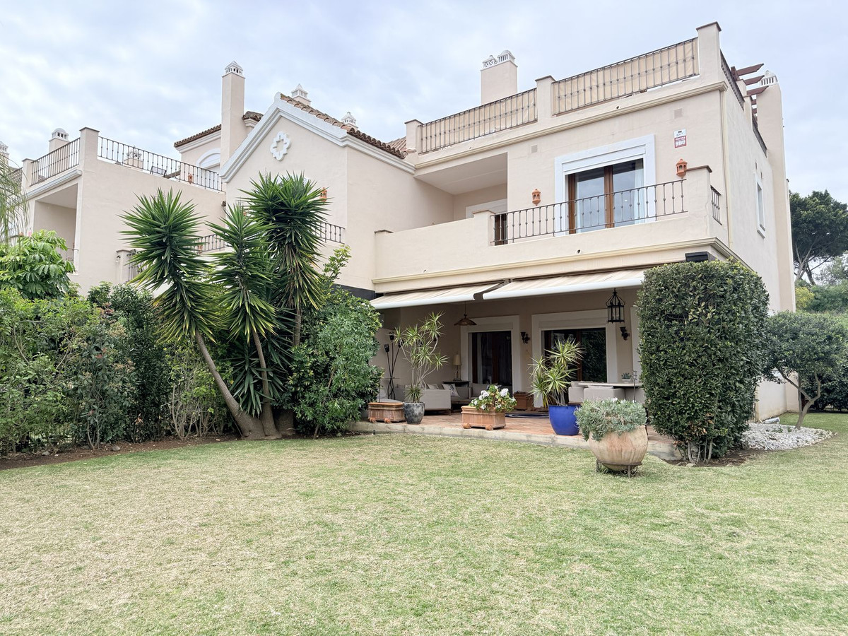 4 Bed Townhouse for sale in El Paraiso Costa Del Sol, Málaga, Spain