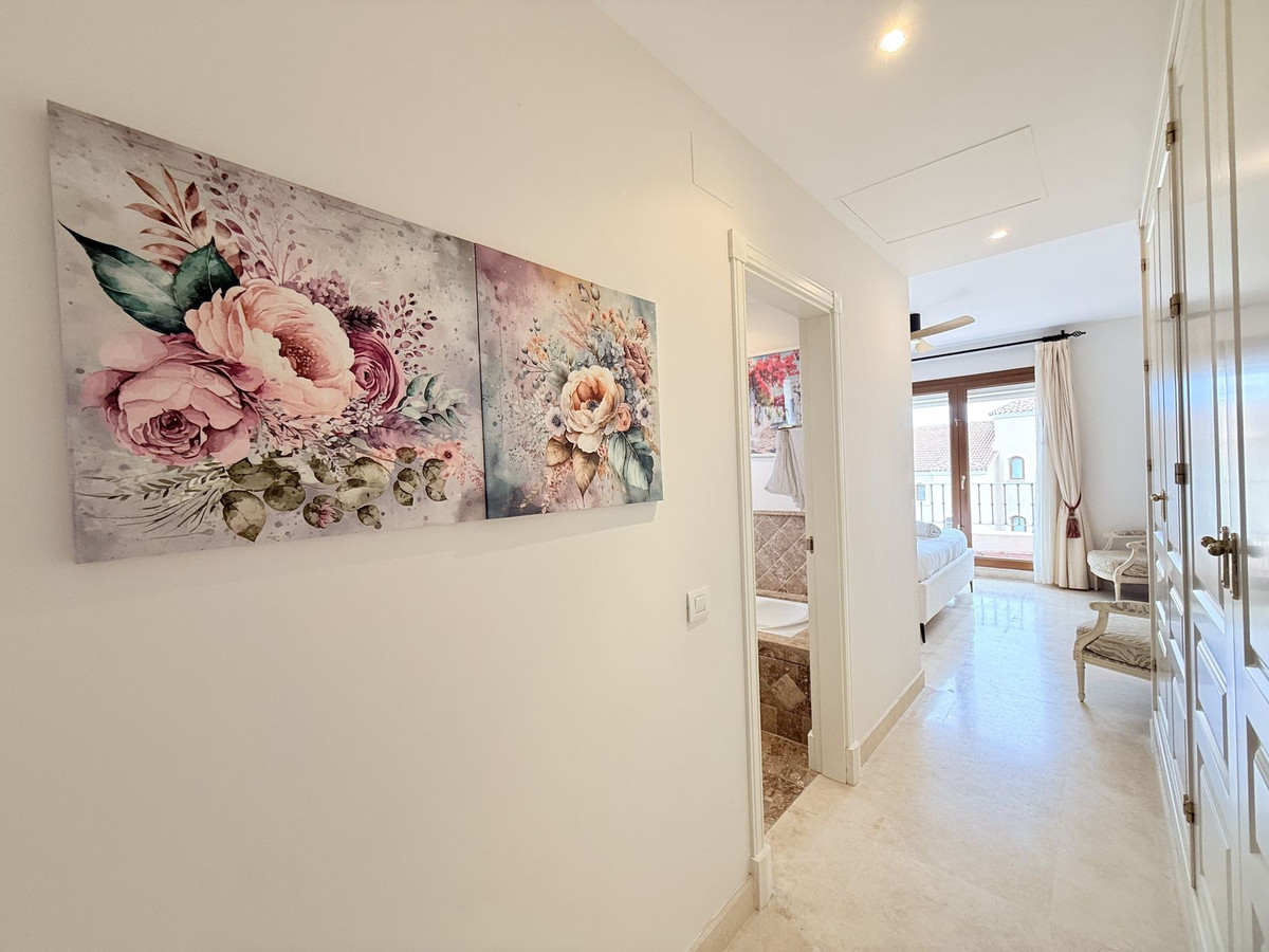 4 Bed Townhouse for sale in El Paraiso Costa Del Sol, Málaga, Spain