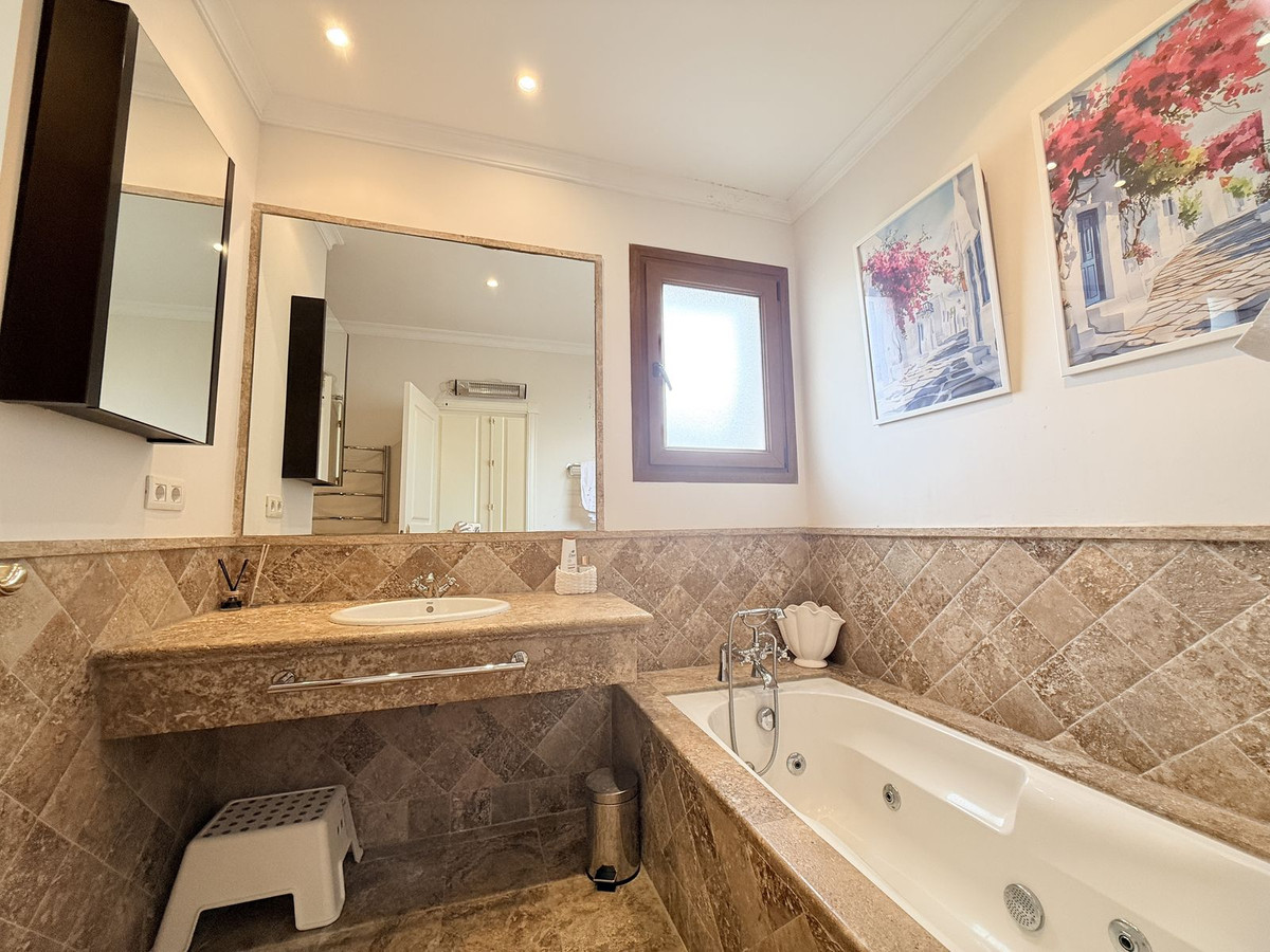 4 Bed Townhouse for sale in El Paraiso Costa Del Sol, Málaga, Spain