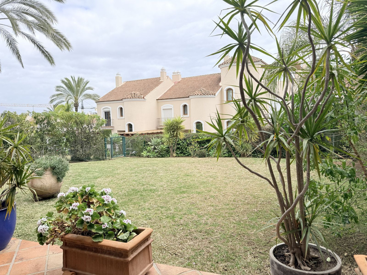 4 Bed Townhouse for sale in El Paraiso Costa Del Sol, Málaga, Spain