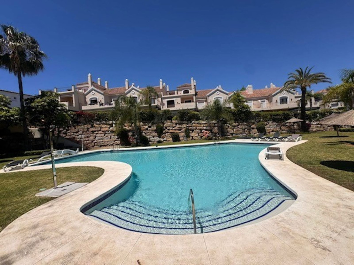 4 Bed Townhouse for sale in El Paraiso Costa Del Sol, Málaga, Spain