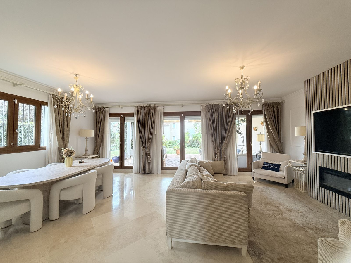 4 Bed Townhouse for sale in El Paraiso Costa Del Sol, Málaga, Spain
