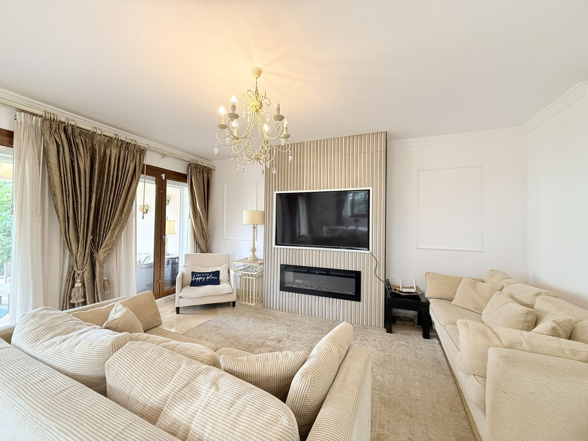 4 Bed Townhouse for sale in El Paraiso Costa Del Sol, Málaga, Spain