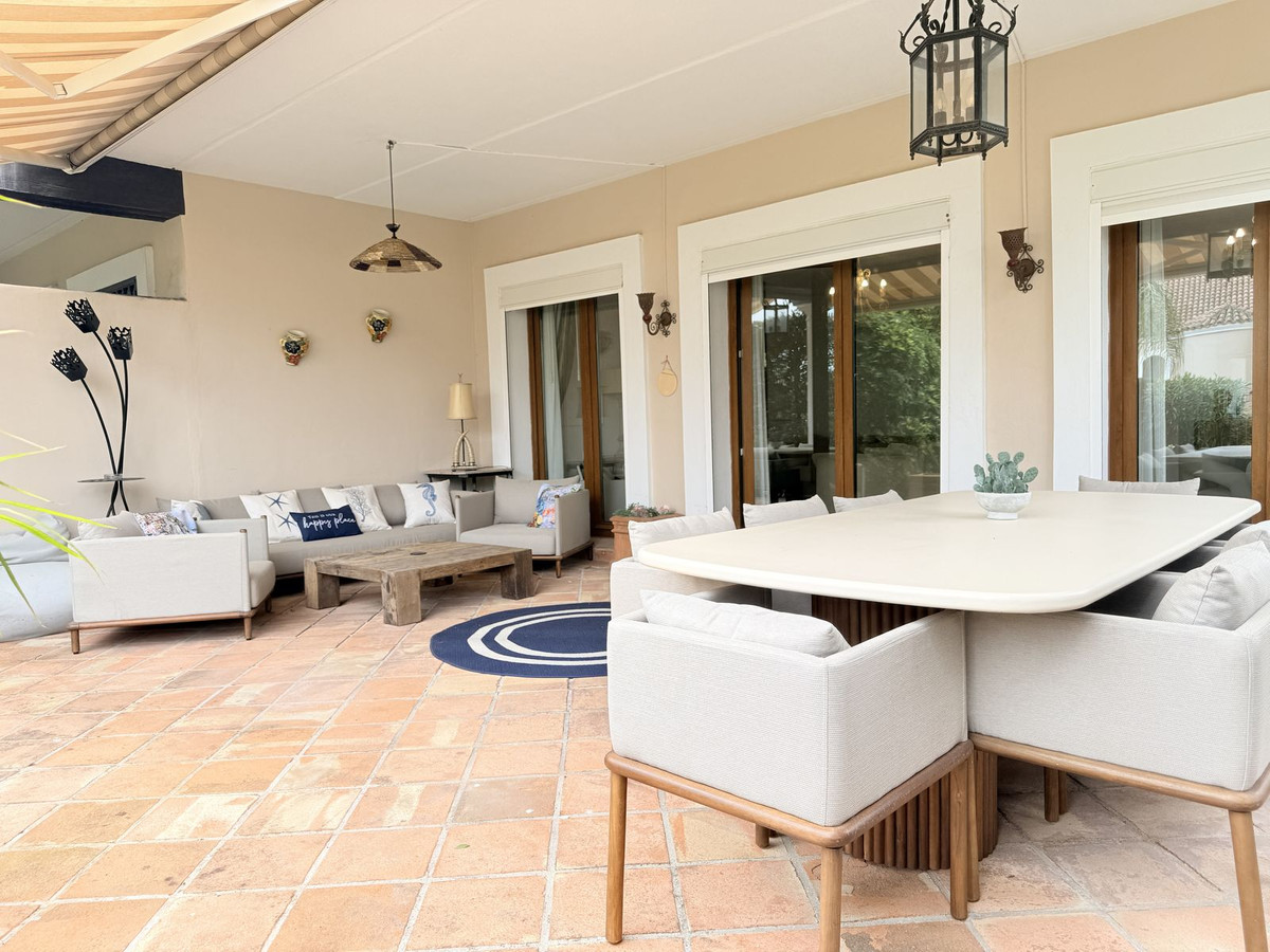 4 Bed Townhouse for sale in El Paraiso Costa Del Sol, Málaga, Spain