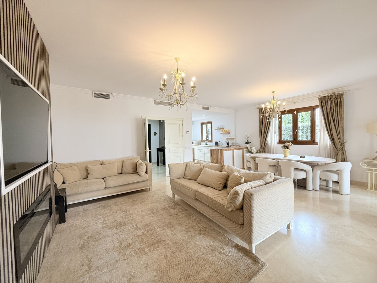 4 Bed Townhouse for sale in El Paraiso Costa Del Sol, Málaga, Spain