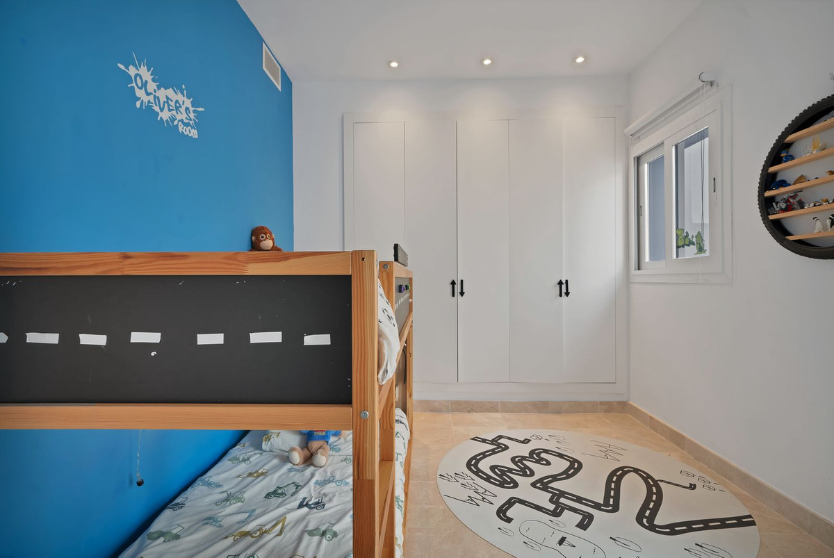 3 Bed Apartment for sale in El Paraiso Costa Del Sol, Málaga, Spain