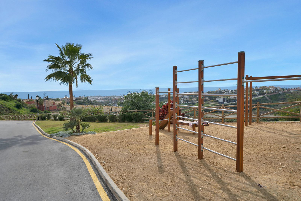 3 Bed Apartment for sale in El Paraiso Costa Del Sol, Málaga, Spain