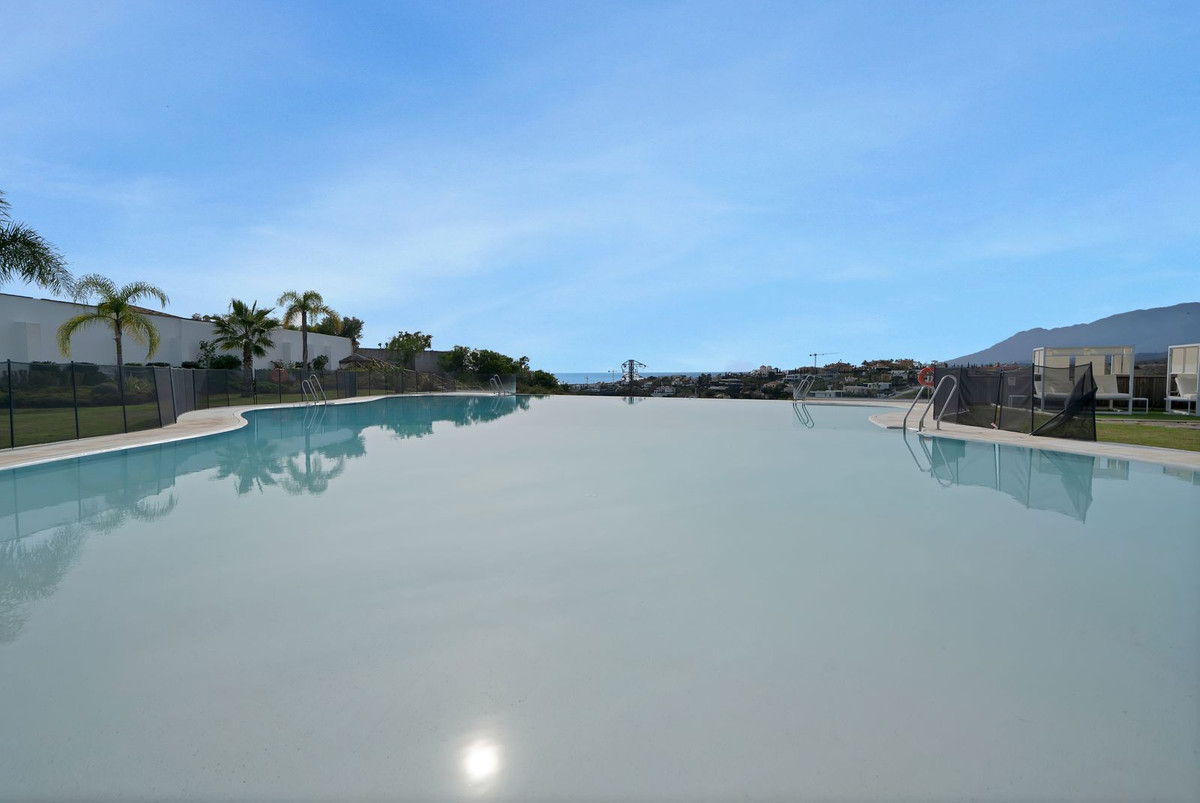 3 Bed Apartment for sale in El Paraiso Costa Del Sol, Málaga, Spain