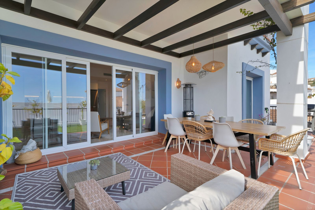 3 Bed Apartment for sale in El Paraiso Costa Del Sol, Málaga, Spain