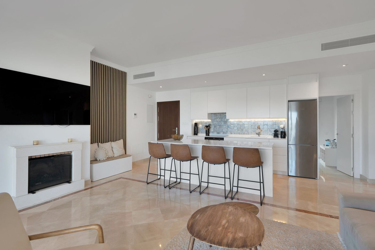 3 Bed Apartment for sale in El Paraiso Costa Del Sol, Málaga, Spain