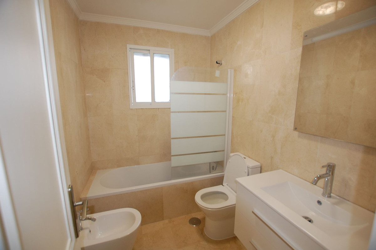 Se vende Apartamento Planta Baja de 2 dormitorios en Costa Del Sol, Málaga, España