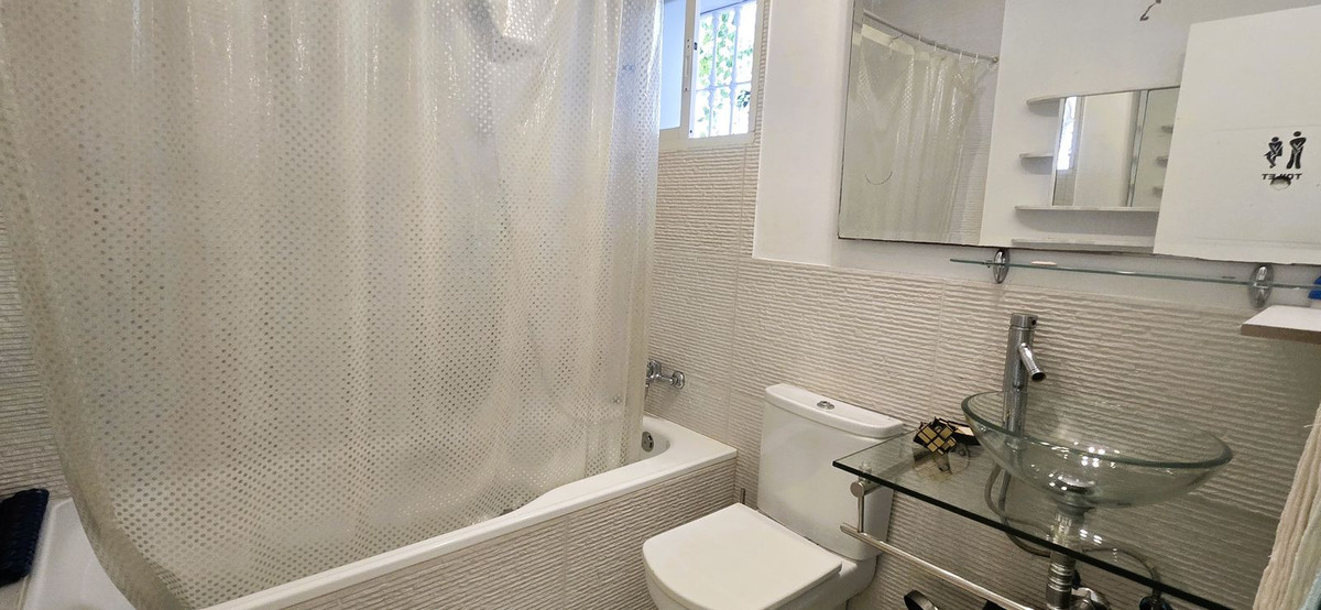 Se vende Villa - Chalet de 3 dormitorios en Costa Del Sol, Málaga, España