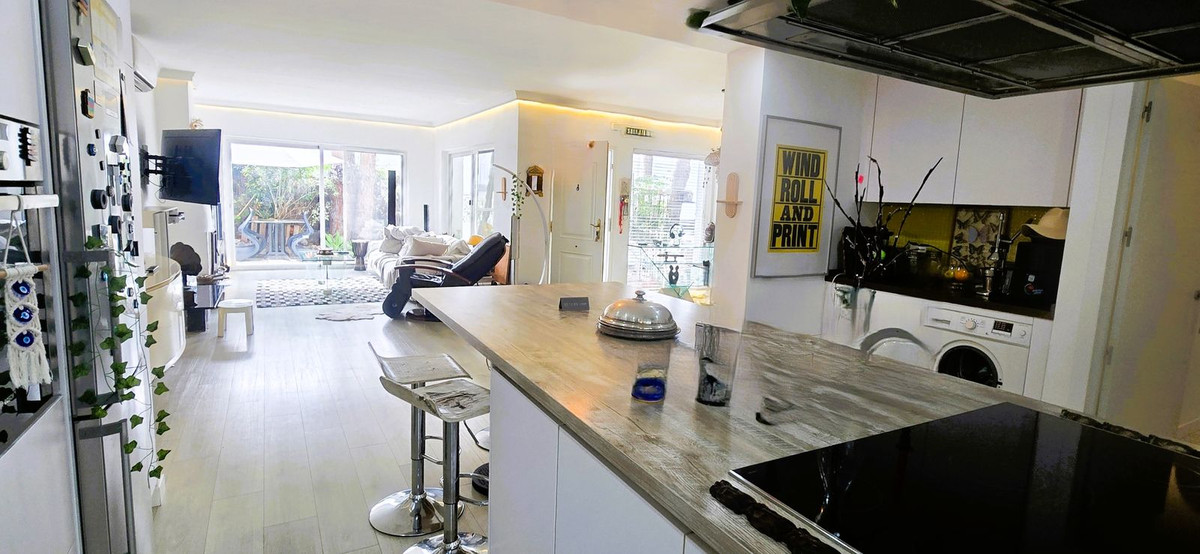 Se vende Villa - Chalet de 3 dormitorios en Costa Del Sol, Málaga, España