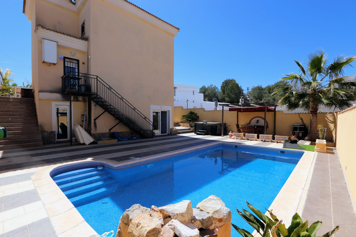 3 Bed Townhouse for sale in Villamartin Costa Blanca, Alicante, Spain