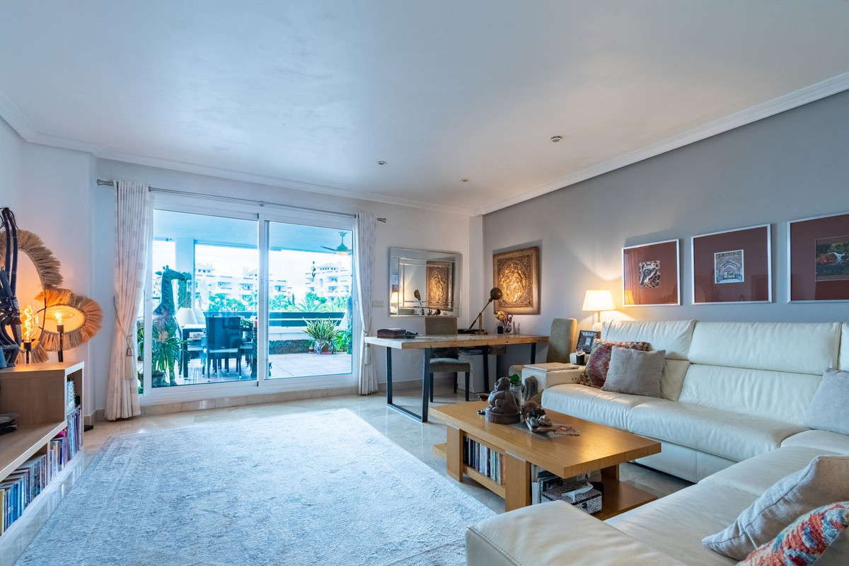 Se vende Apartamento Planta Media de 3 dormitorios en Costa Del Sol, Málaga, España