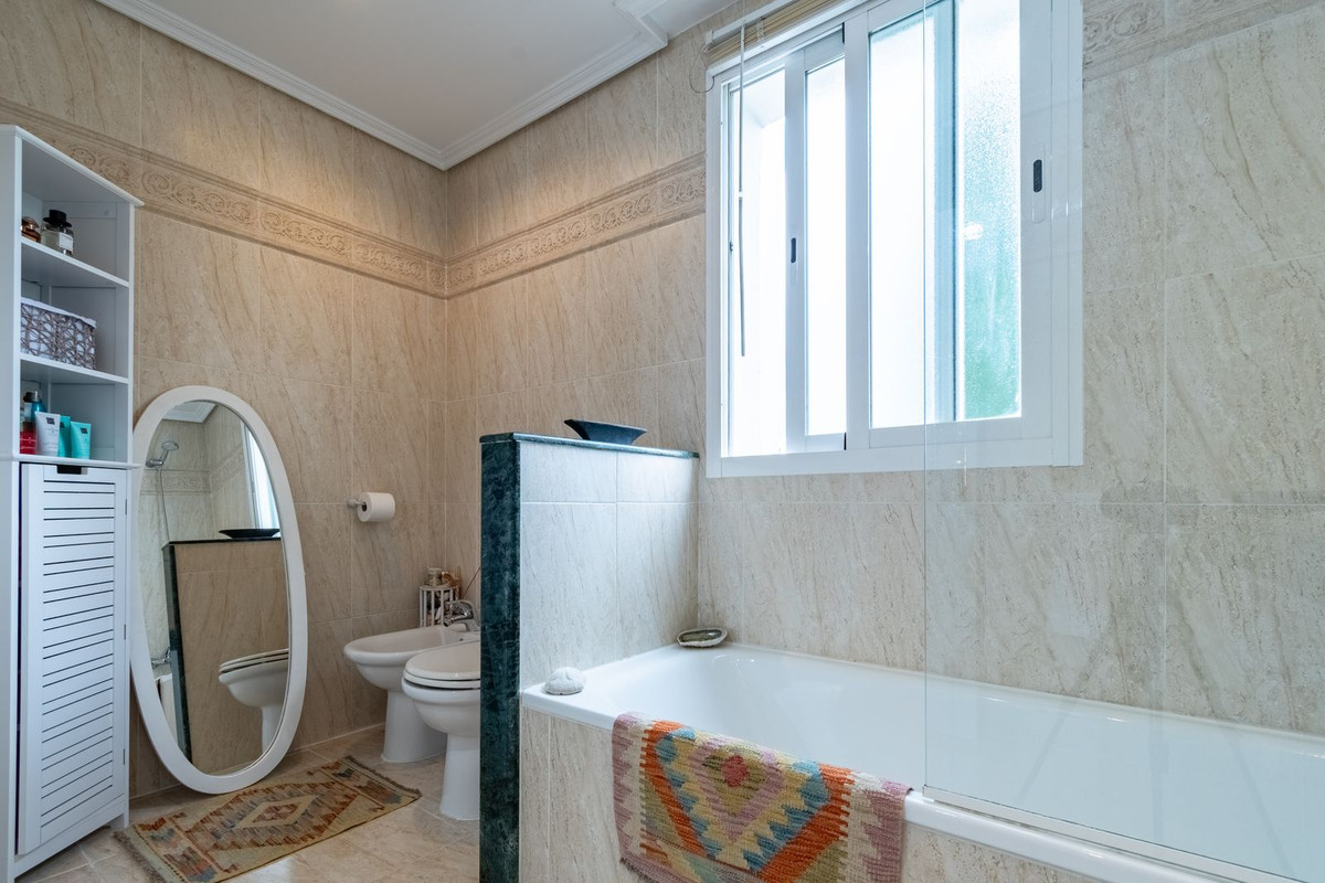 Se vende Apartamento Planta Media de 3 dormitorios en Costa Del Sol, Málaga, España