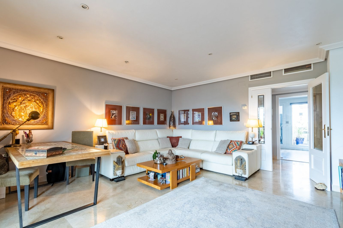Se vende Apartamento Planta Media de 3 dormitorios en Costa Del Sol, Málaga, España