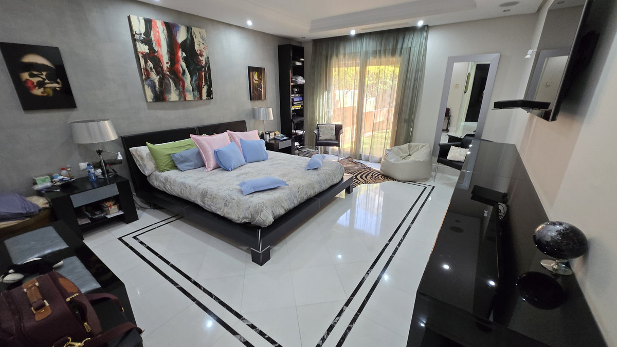 2 Bed Apartment for sale in Puerto Banús Costa Del Sol, Málaga, Spain